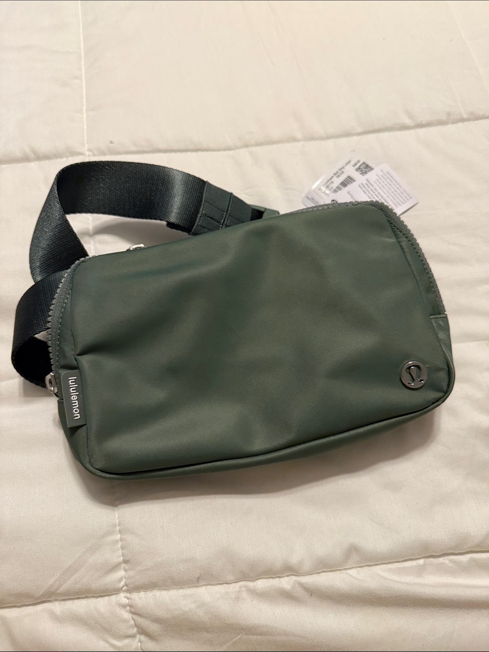 lululemon athletica Men's Forest Green Belt Bag large
